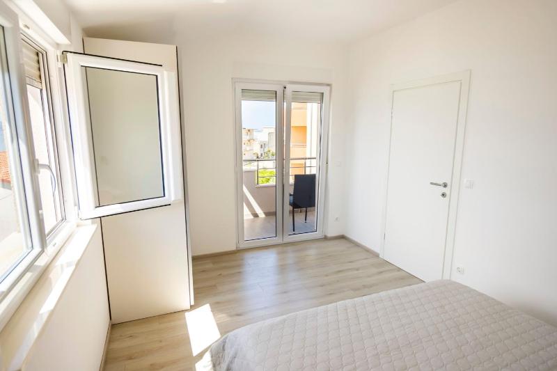 One-Bedroom Apartment image 3