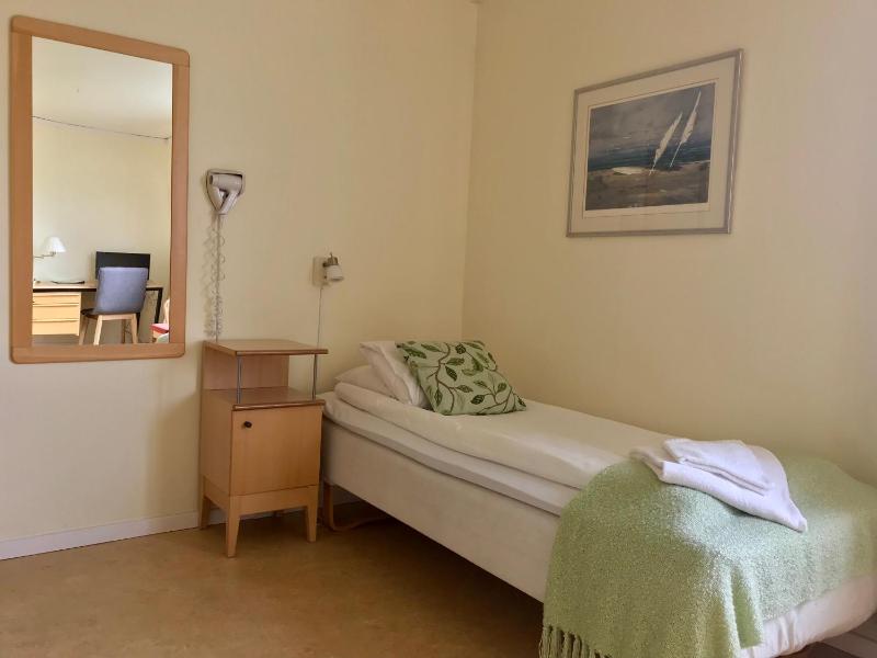 Standard Twin Room image 1