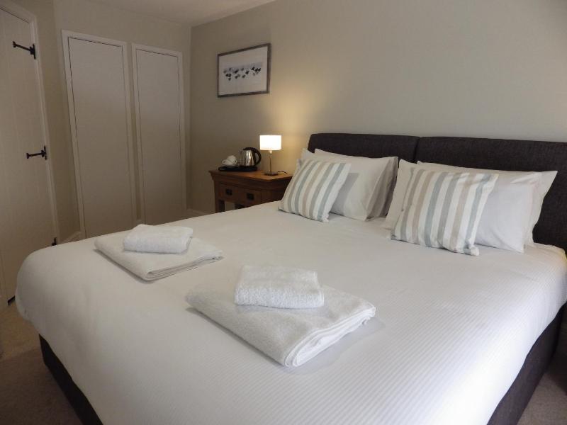 Double or Twin Room with Bathroom image 2