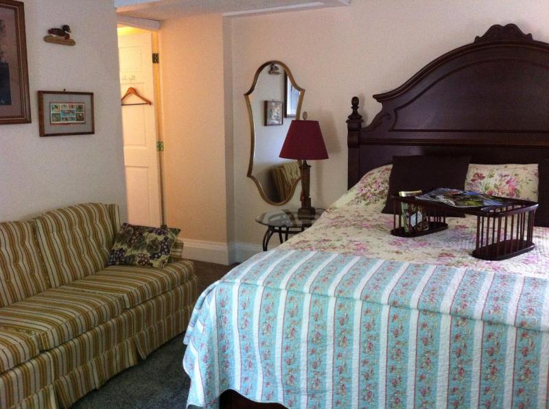 Emerald Necklace Inn Bed and Breakfast - image 13