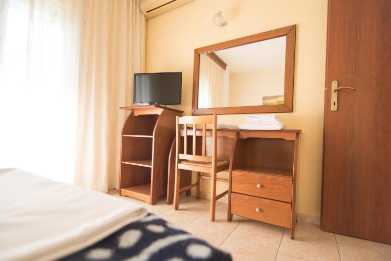 Two-Bedroom Apartment (4-5 Adults) image 3