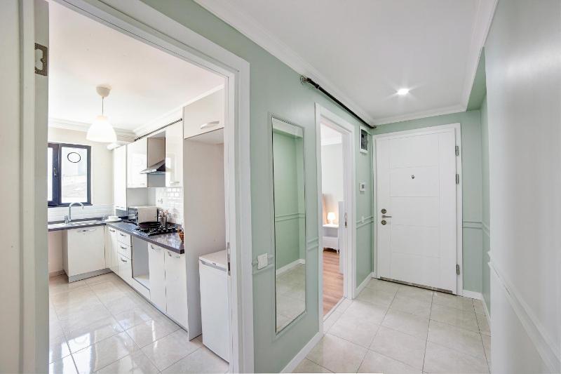 Superior One-Bedroom Apartment image 4