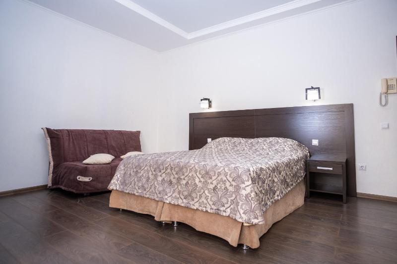 Superior Double Room with Sofa image 1
