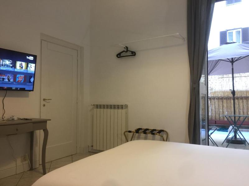 Double Room with Terrace image 2