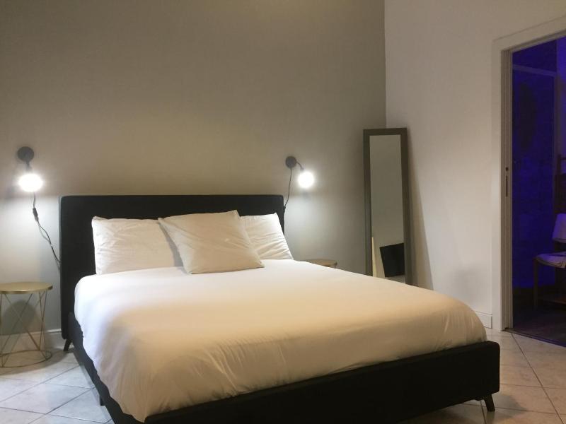 Double Room with Terrace image 3