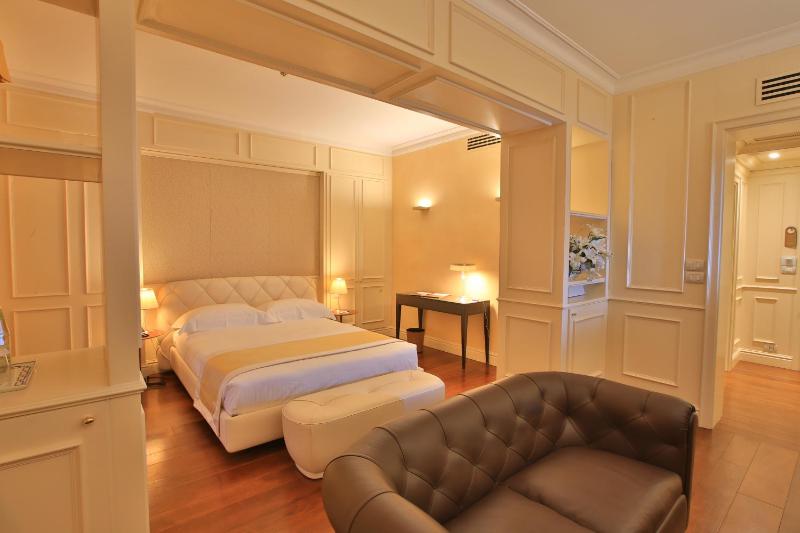 Junior Suite image 2