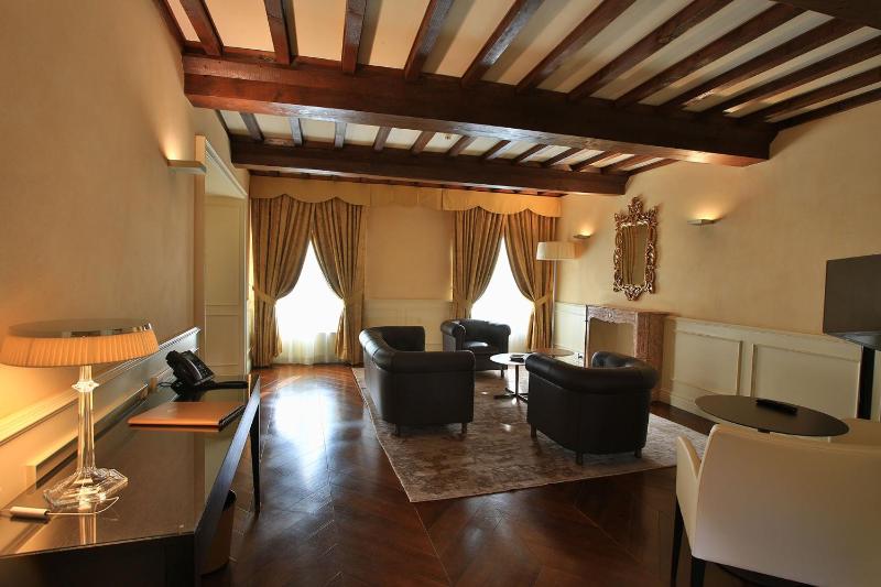 Presidential Suite image 2