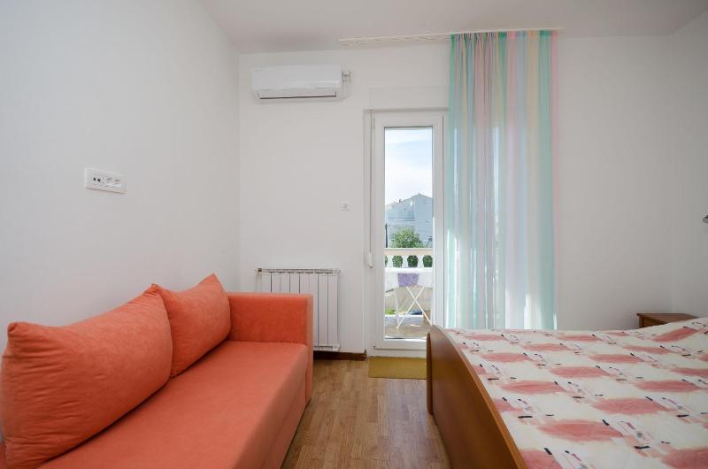Triple Room with Balcony image 2