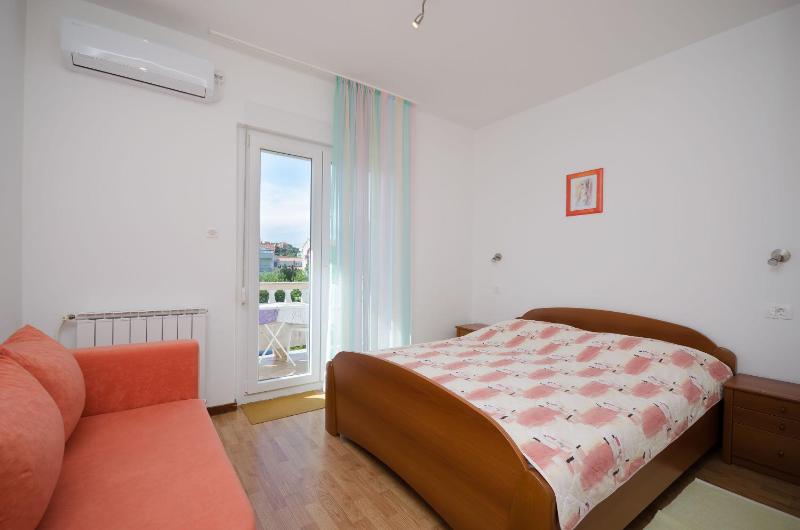 Triple Room with Balcony image 4