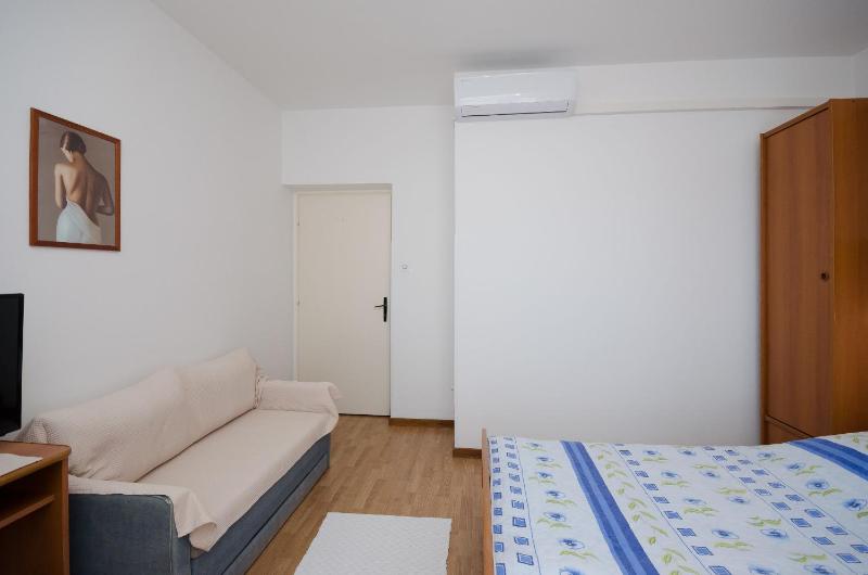 Triple Room with Terrace image 2