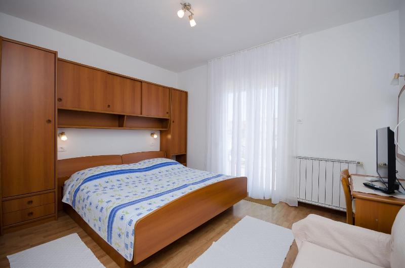 Triple Room with Terrace image 2