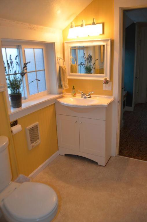 Three-Bedroom House image 4