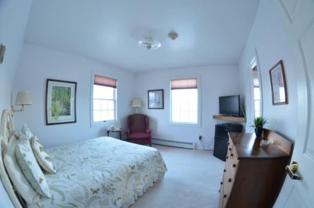 Queen Room image 2
