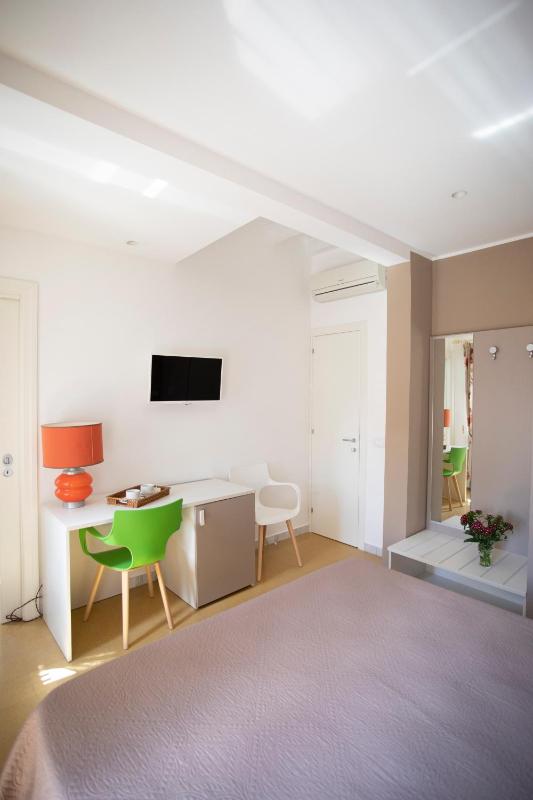Double Room image 4