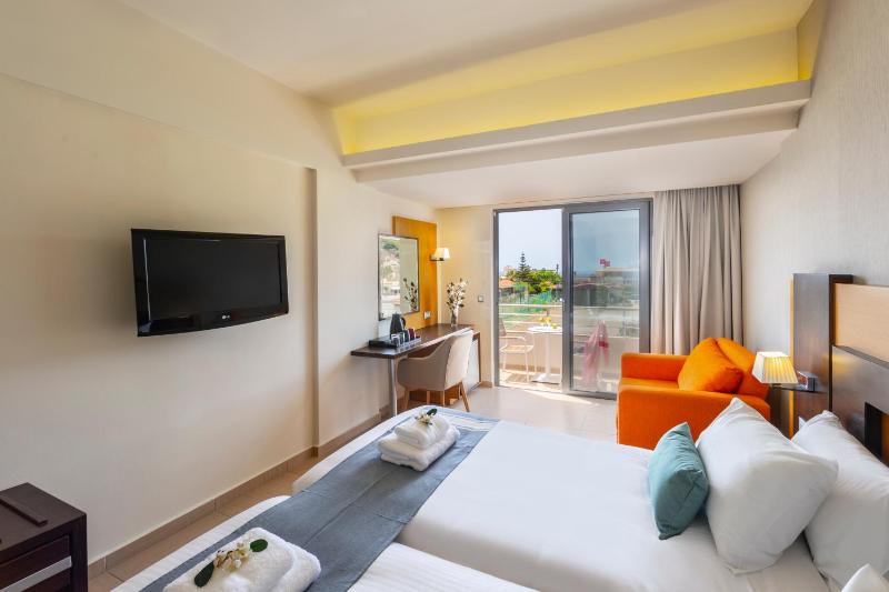 Double Room with Sea View image 1