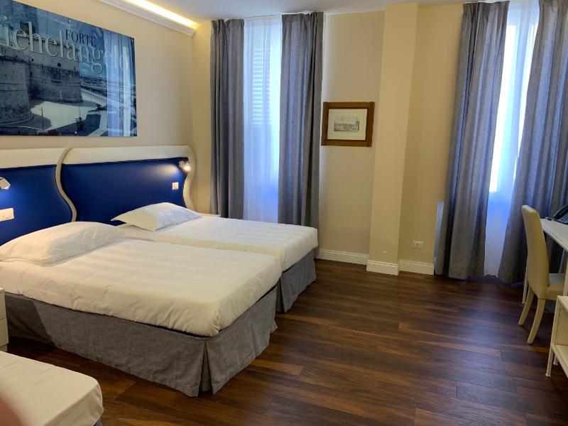 Superior Triple Room image 2