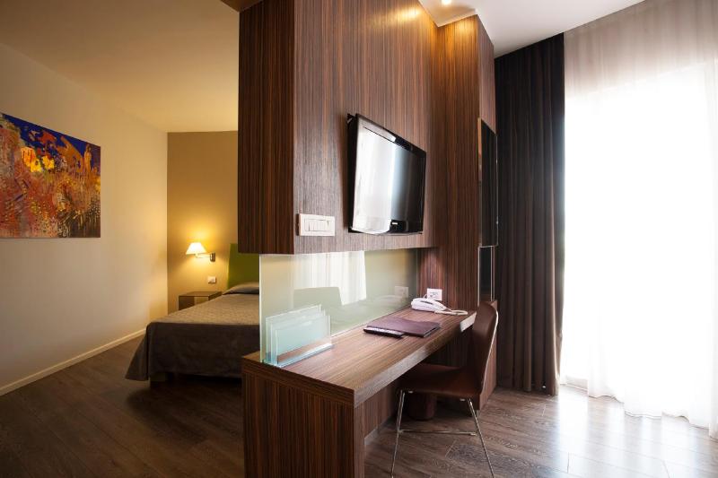 Junior Suite with Balcony image 4
