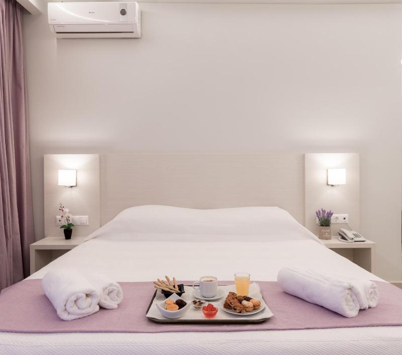 Superior Double Room with 1 Double Bed No Balcony image 4