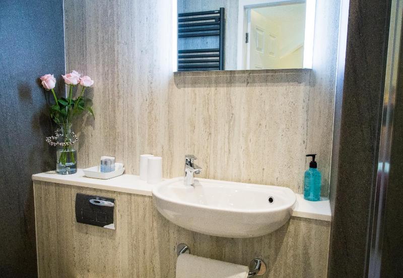 Fountains Guest House - Harrogate Stays with FREE PARKING - image 33