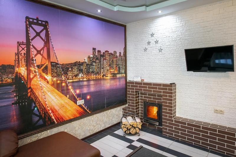 Family Room image 3