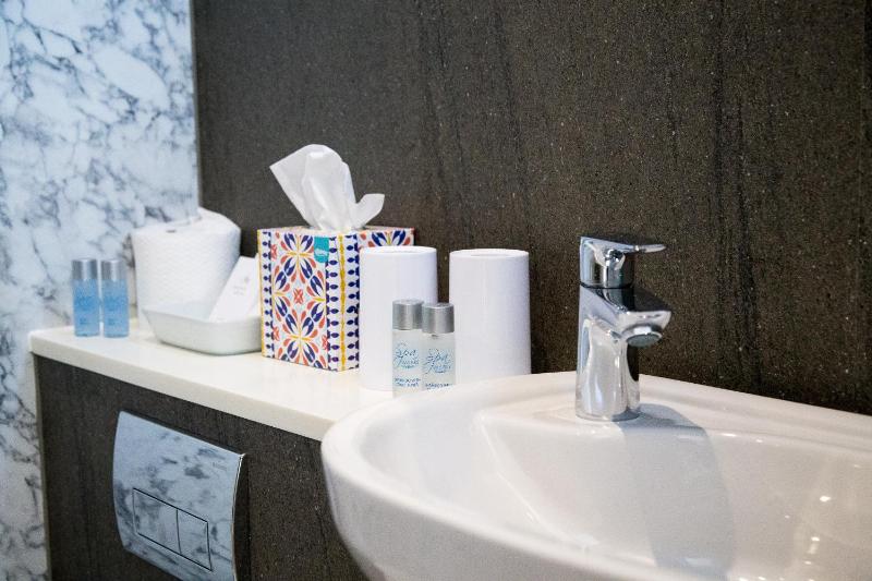 Fountains Guest House - Harrogate Stays with FREE PARKING - image 24