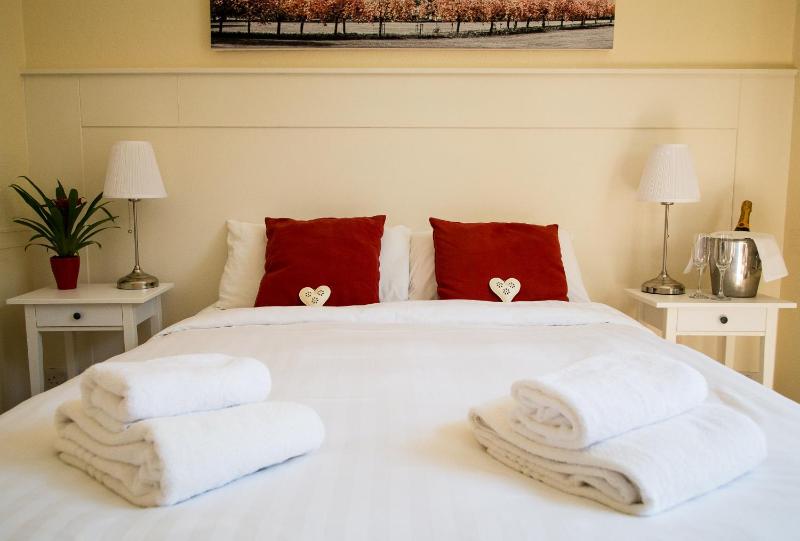 Fountains Guest House - Harrogate Stays with FREE PARKING - image 46