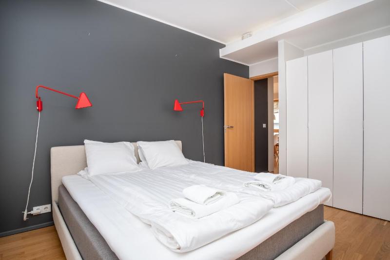 Dream Stay - Stylish Apartment near Old Town with Free Parking - image 14