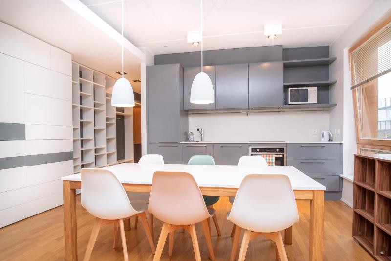 One-Bedroom Apartment image 4