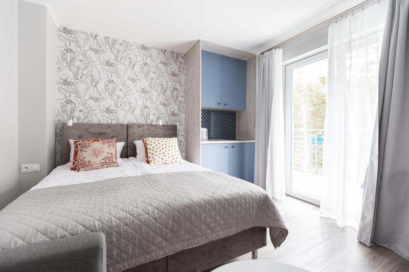 Double Room with Balcony image 4