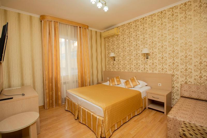 Comfort Triple Room with Shower image 1