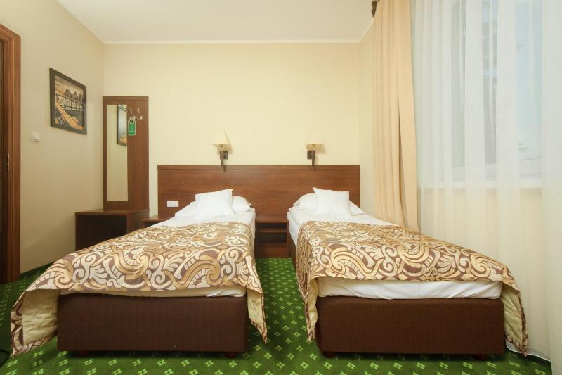 Double or Twin Room image 4