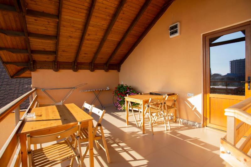 Superior Triple Room image 3