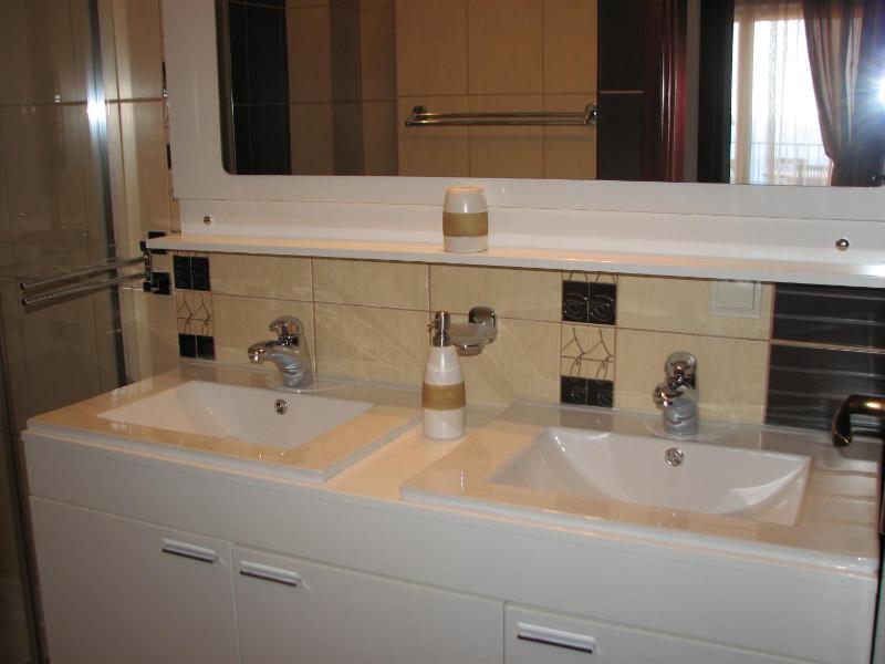 Two-Bedroom Apartment with Terrace and Sea View image 3