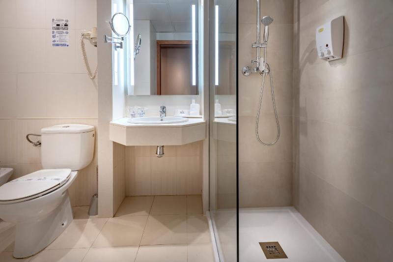 Double Room with Extra Bed and Balcony (2 Adults + 1 Child) image 4