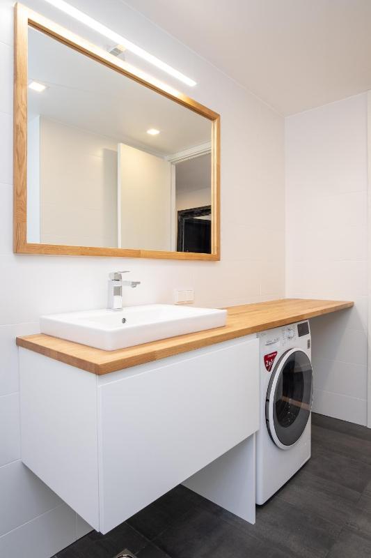 One-Bedroom Apartment image 3