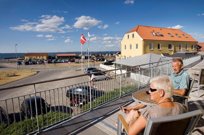 Double Room with Sea View image 4