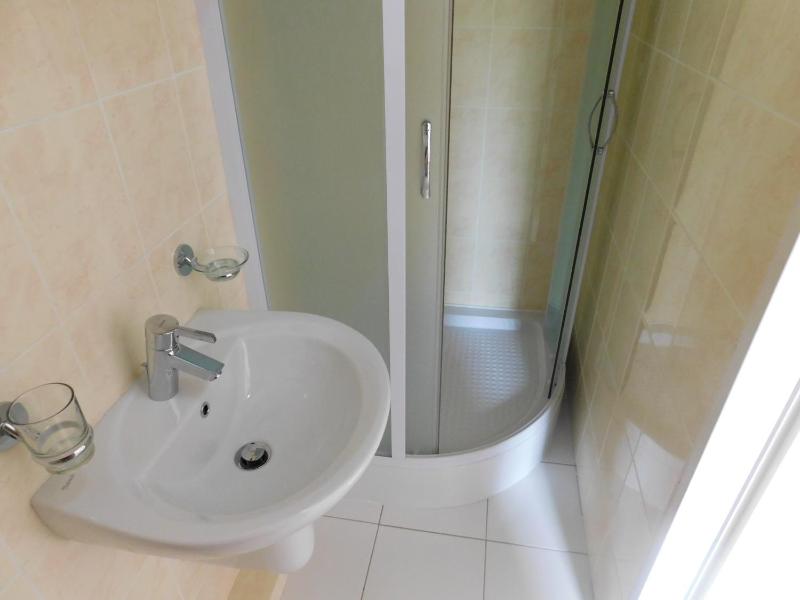 Quadruple Room with Bathroom image 1