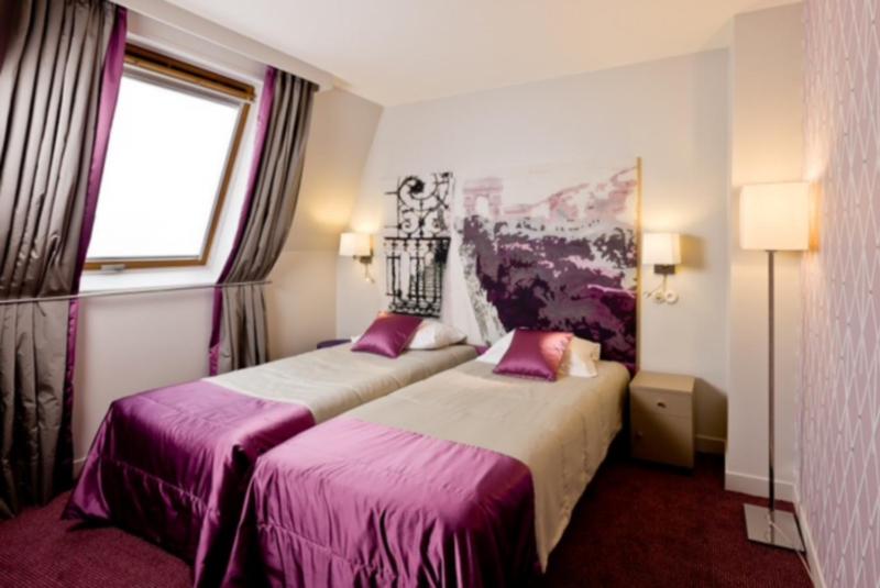 Twin Room Opera image 3