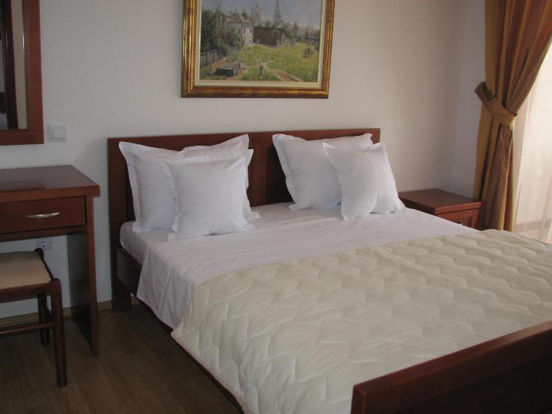 One-Bedroom Apartment with Terrace and Sea View image 3