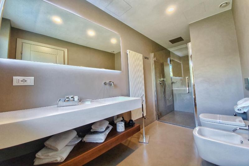 Double Room with Sea View image 1