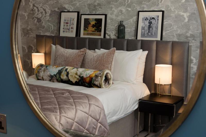 Classic Double Room image 1