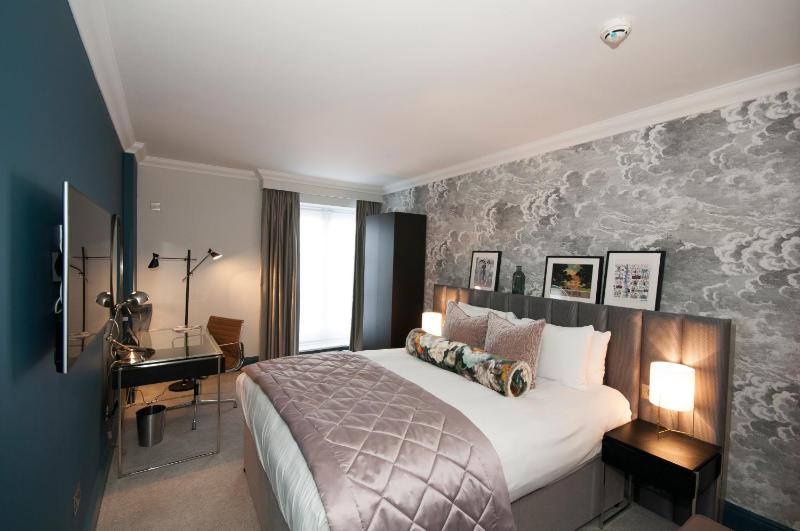 Classic Double Room image 3