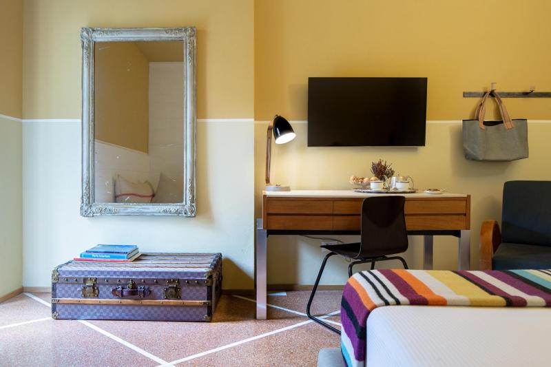 Superior Double or Twin Room with Balcony image 3