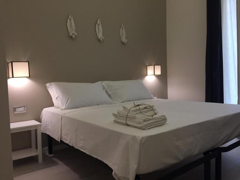 Double Room with Balcony image 1