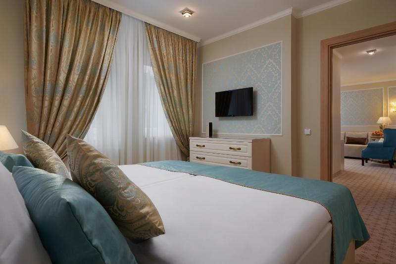 Junior Suite image 2