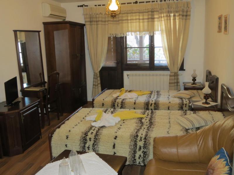 Double Room image 3