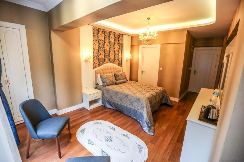 Standard Double Room image 4