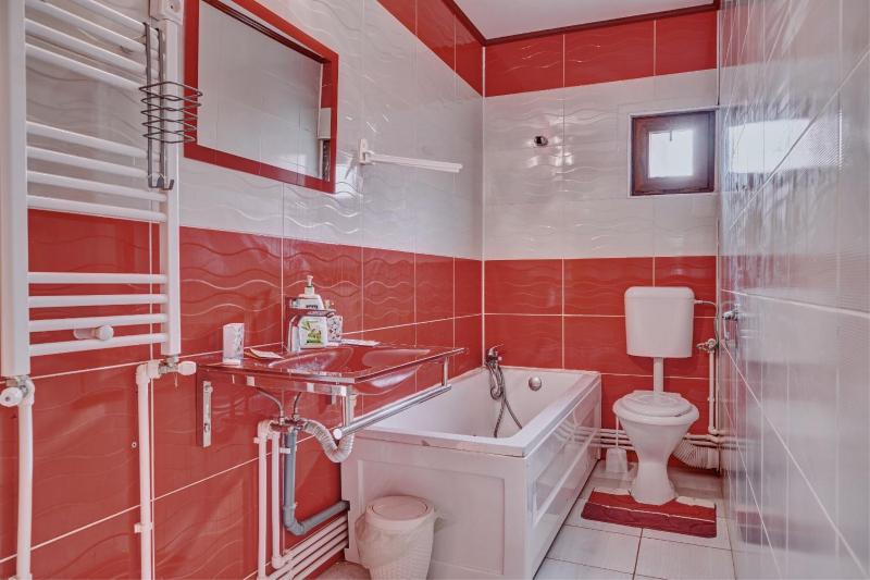 Deluxe Room (2 Adults + 1 Child) image 1