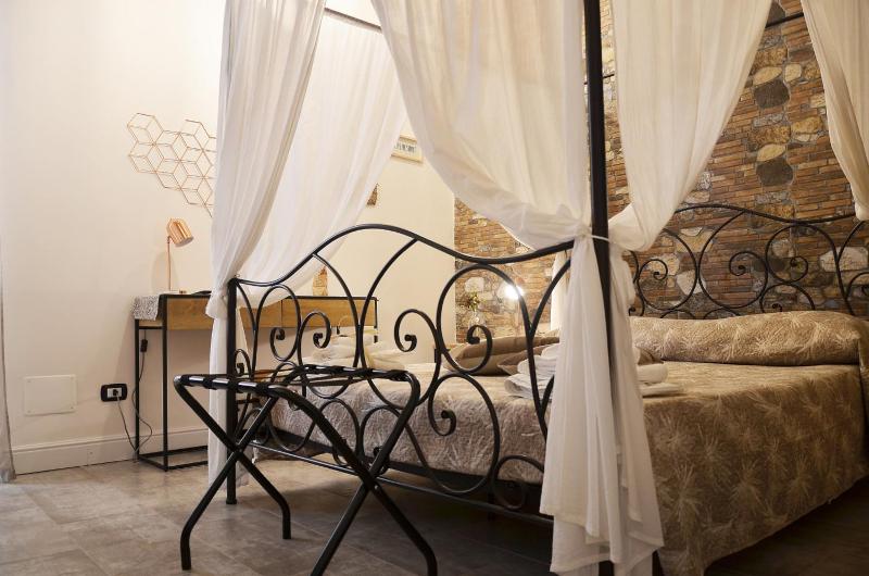 Queen Room image 3