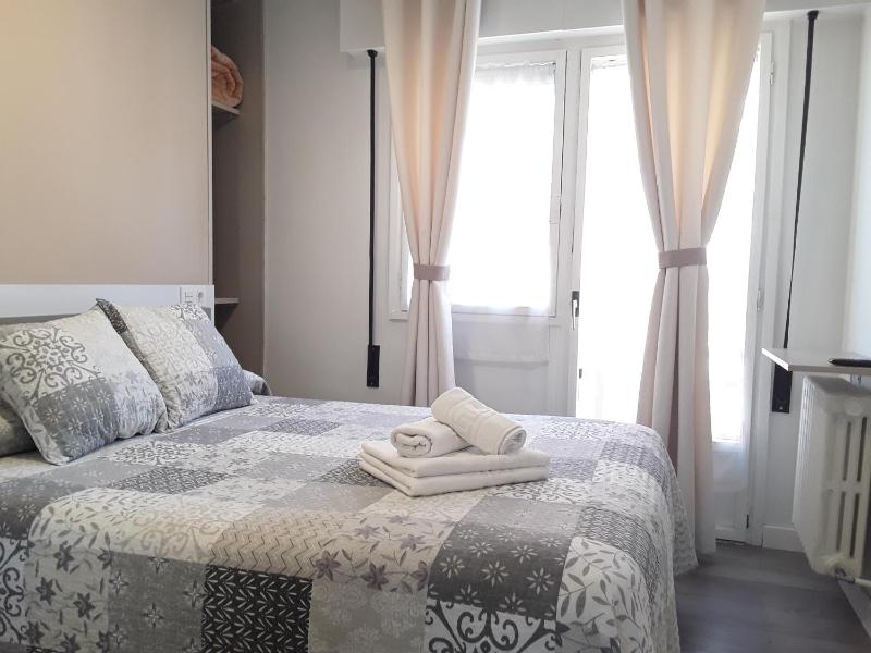 Small Double Room image 3
